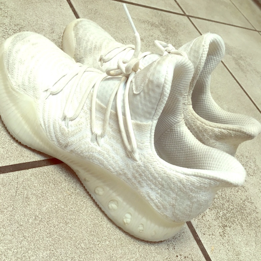 Adidas crazy explosive boost low size 8.5 🔥